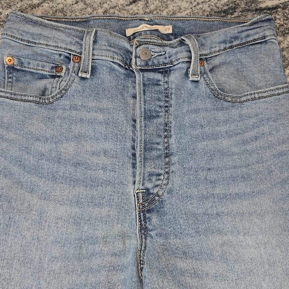 Levi's 501 Women's 29 Rib Cage Straight Leg Button-Fly Light Wash Denim Jeans